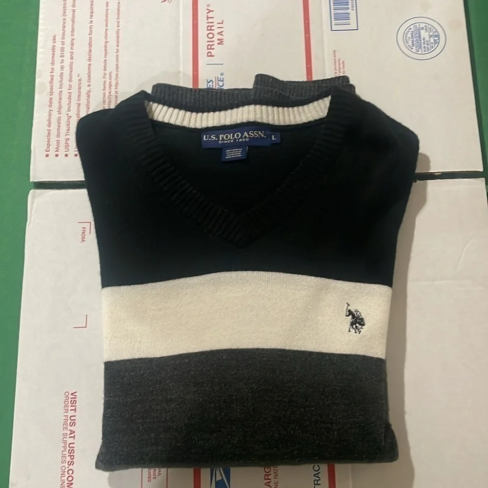 NWOT U. S. POLO ASSN. Men’s V Neck, Long Sleeve Sweater Size Large